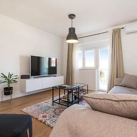 Mavi Apartman *