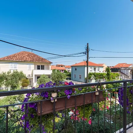 Apartment Mavi